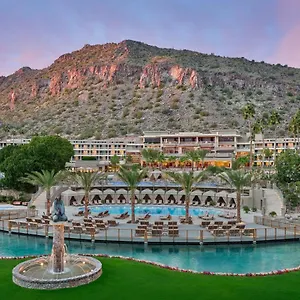 The Phoenician, A Luxury Collection Resort, Üdülőközpont